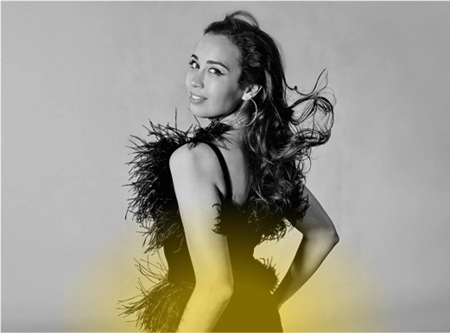 Nadine Sierra - Foto